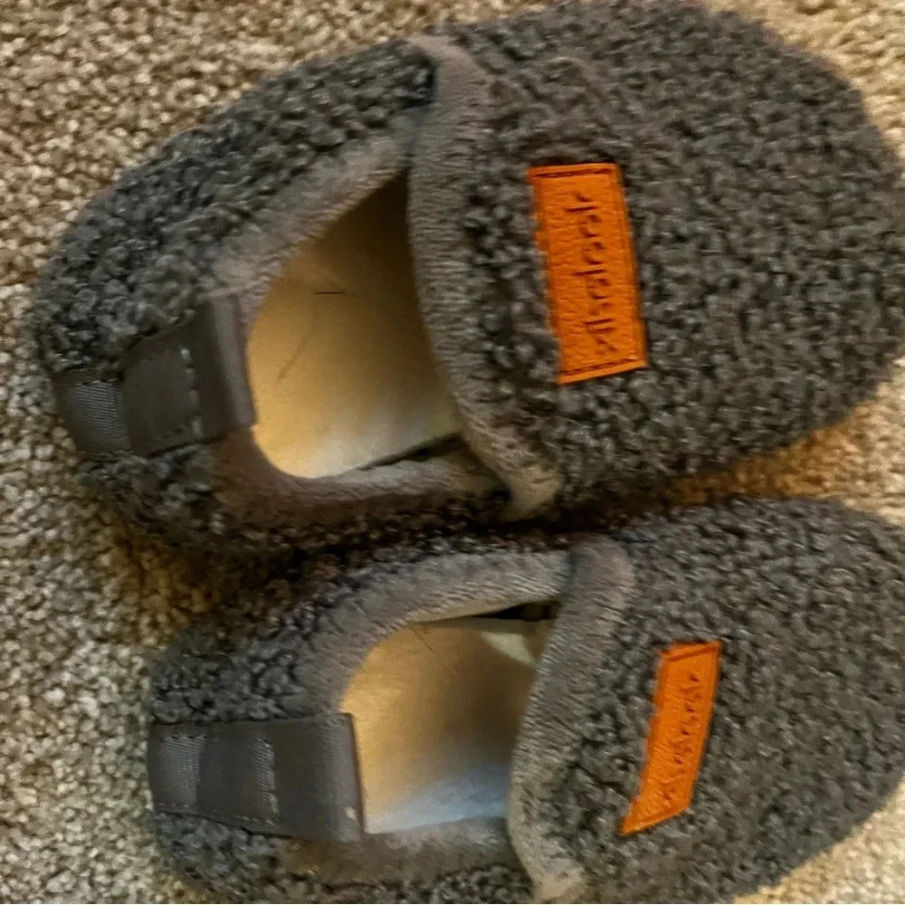 Xihalook Toddler Rubber bottomed Gray Slippers- size toddler 6.5-7.5